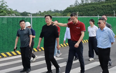 三江新區(qū)（臨港經(jīng)開(kāi)區(qū)）黨工委委員、南溪經(jīng)開(kāi)區(qū)管委會(huì)主任李勇率隊(duì)調(diào)研遠(yuǎn)東股份宜賓智能產(chǎn)業(yè)園